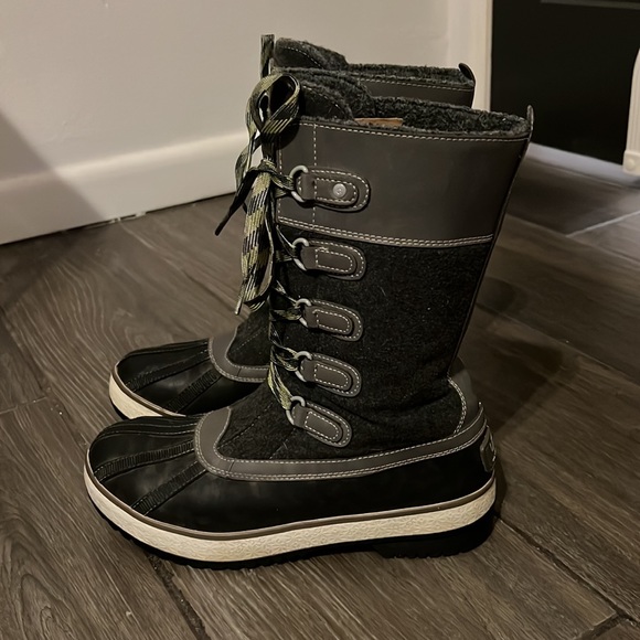 Authentic UGG Signature Waterproof boots sz 8 Euro 39 - Picture 2 of 12